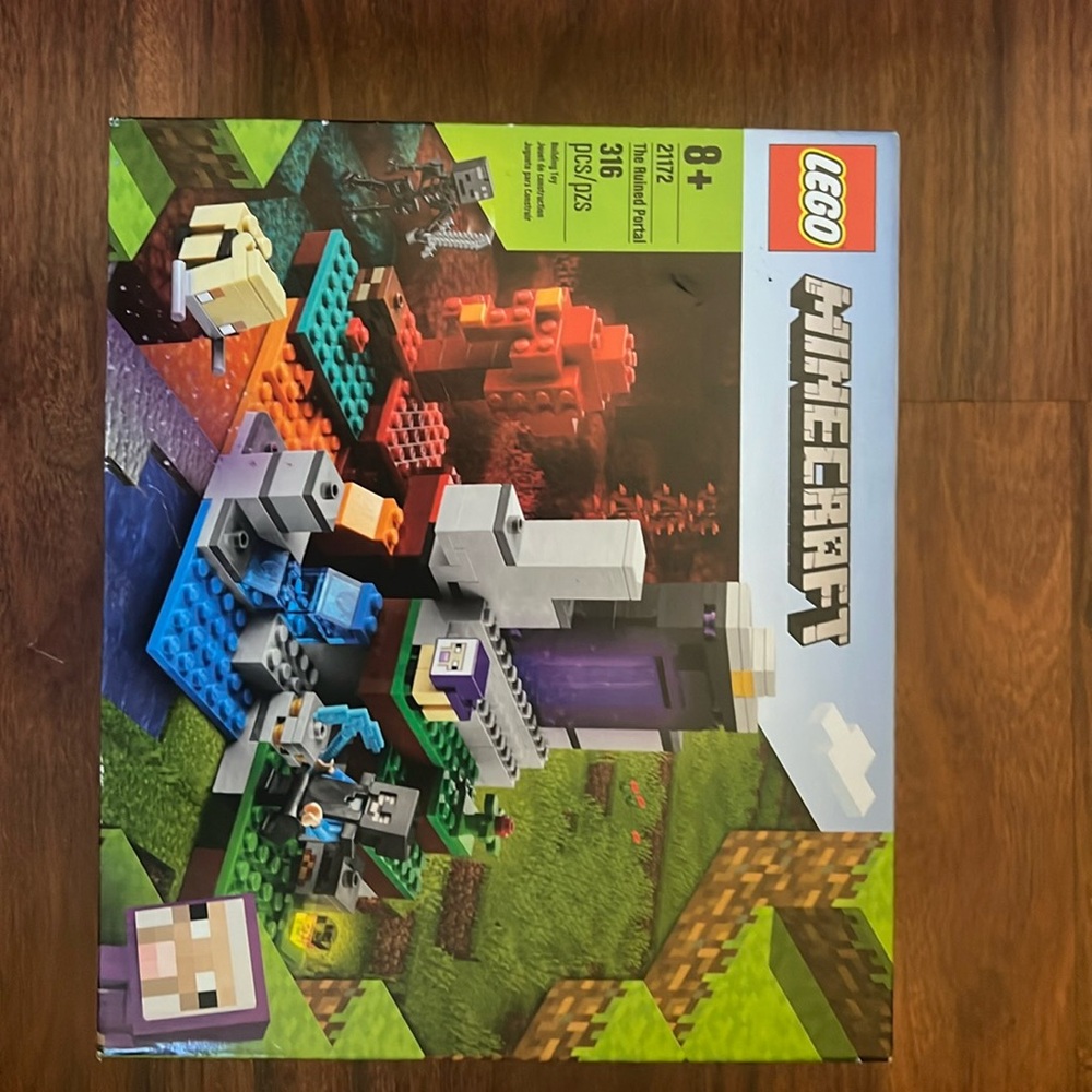 Minecraft Lego 21172 The Ruined Portal set